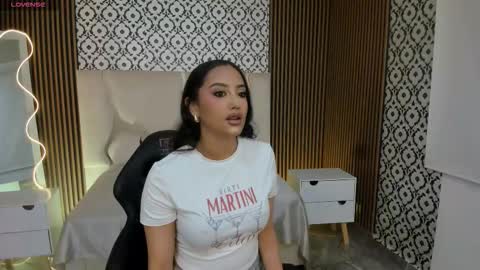 BELLA online show from October 2025 02:42:02 PM