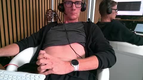 Snapshot of belami_france chatting on October 2025 01:23:02 PM SexFriendFrance online show from October 2025 01:23:02 PM