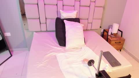 Bella online show from December 2025 03:55:02 AM