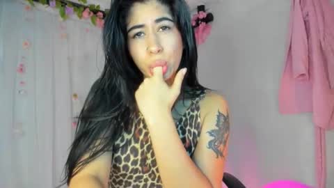 modelo independiente online show from March 2026 11:00:01 PM