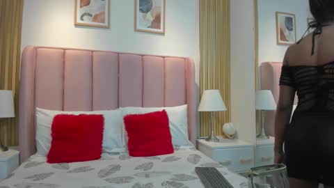 BELLA  online show from November 2025 03:39:01 AM