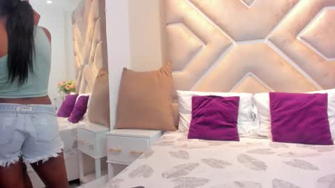 BELLA  online show from November 2025 03:28:01 AM