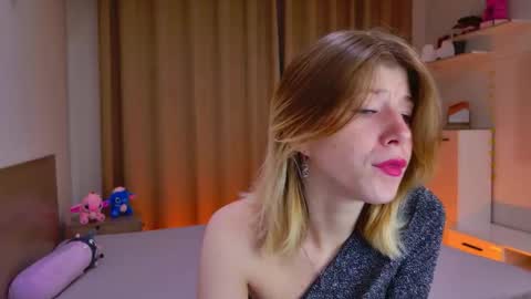 Bella online show from October 2025 11:45:02 PM