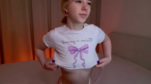 Snapshot of bella_amoury chatting on June 2026 11:35:02 AM Bella online show from June 2026 11:35:02 AM