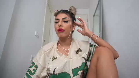 Emma  Bella online show from September 2025 11:37:01 PM