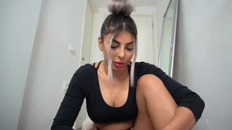 Emma  Bella online show from October 2025 11:45:02 PM