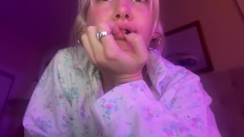 Snapshot of bella_christian chatting on February 2025 04:52:02 AM Bella Baby online show from February 2025 04:52:02 AM