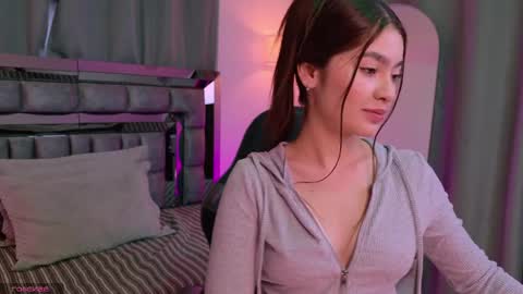 Bella  online show from April 2026 01:23:01 PM