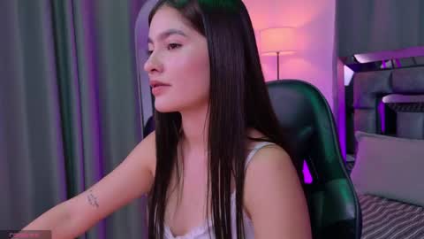 Snapshot of bella_clark2 chatting on April 2026 03:31:02 PM Bella online show from April 2026 03:31:02 PM