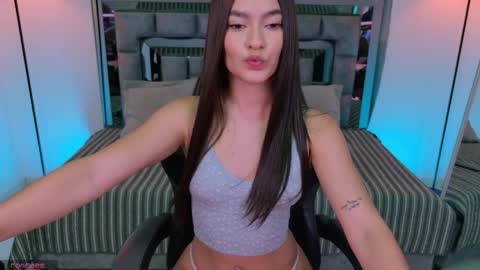 Snapshot of bella_clark2 chatting on April 2026 04:00:01 PM Bella online show from April 2026 04:00:01 PM