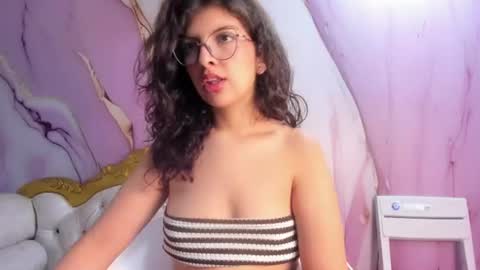 Snapshot of bella_cuttee chatting on July 2026 11:07:01 AM B E L L A online show from July 2026 11:07:01 AM