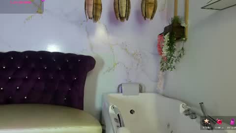 Snapshot of bella_cuttee chatting on July 2026 11:34:01 AM B E L L A online show from July 2026 11:34:01 AM
