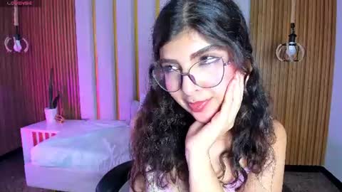 Snapshot of bella_cuttee chatting on July 2026 06:38:02 AM B E L L A online show from July 2026 06:38:02 AM