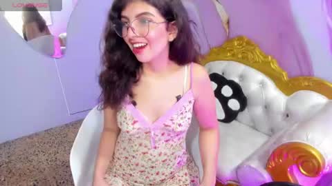 Snapshot of bella_cuttee chatting on July 2026 07:23:02 PM B E L L A online show from July 2026 07:23:02 PM