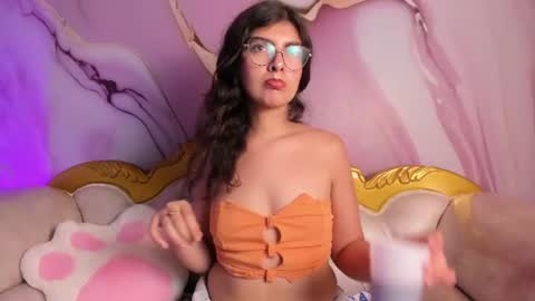 Snapshot of bella_cuttee chatting on July 2026 07:02:02 PM B E L L A online show from July 2026 07:02:02 PM