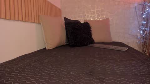 Dessi  online show from January 2025 03:17:02 PM