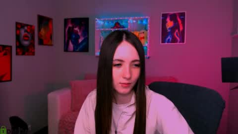 Snapshot of bella_dorn chatting on April 2026 12:14:02 PM Bella online show from April 2026 12:14:02 PM