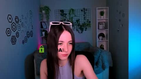 Snapshot of bella_dorn chatting on May 2026 12:24:02 PM Bella online show from May 2026 12:24:02 PM