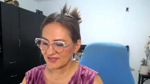Snapshot of bella_ghisell chatting on July 2026 01:33:01 AM Bella online show from July 2026 01:33:01 AM
