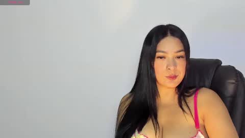 Snapshot of bella_hadid1_ chatting on July 2026 05:58:01 AM Laura online show from July 2026 05:58:01 AM