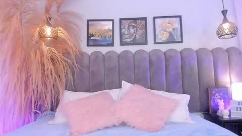 Snapshot of bella_peach_ chatting on May 2026 03:33:01 AM bella_peach_ online show from May 2026 03:33:01 AM