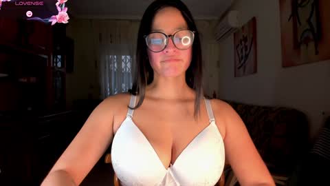 Snapshot of bella_pocahontas3 chatting on February 2025 05:26:02 PM bella_pocahontas3 online show from February 2025 05:26:02 PM