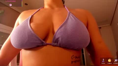 Snapshot of bella_pocahontas3 chatting on October 2025 09:57:01 PM bella_pocahontas3 online show from October 2025 09:57:01 PM