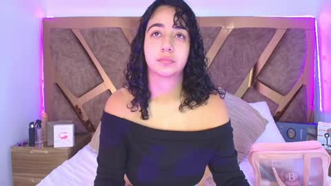 Snapshot of bella_swwan_ chatting on April 2026 02:43:01 PM Bella Swwan online show from April 2026 02:43:01 PM