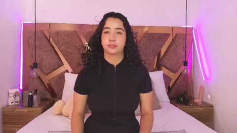 Bella Swwan  online show from May 2026 06:13:01 PM