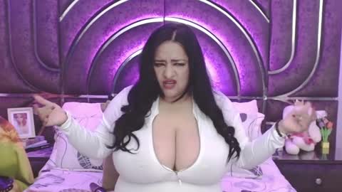 Snapshot of bella_taylor_a chatting on September 2025 11:52:01 PM  Bella Taylore  online show from September 2025 11:52:01 PM