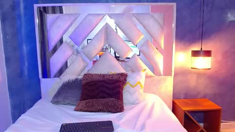 bella_volup online show from December 2025 05:11:02 PM