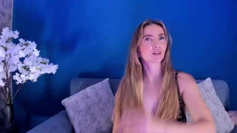 Snapshot of bellamariex chatting on October 2025 11:35:01 PM Bella Marie online show from October 2025 11:35:01 PM