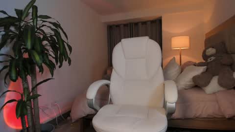 Bella Mia online show from February 2025 12:30:01 AM