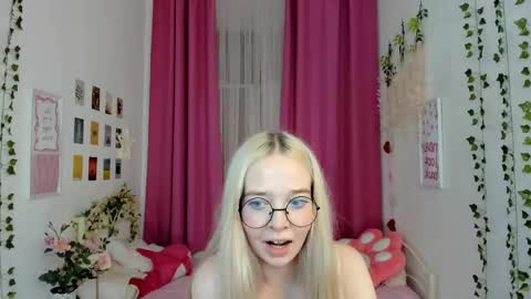 Snapshot of bellamontgomery chatting on May 2026 04:00:01 PM Bella online show from May 2026 04:00:01 PM