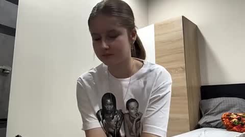 bellamore090 online show from April 2026 06:49:01 PM