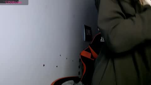 bellaqueen0701 online show from December 2025 10:58:01 PM