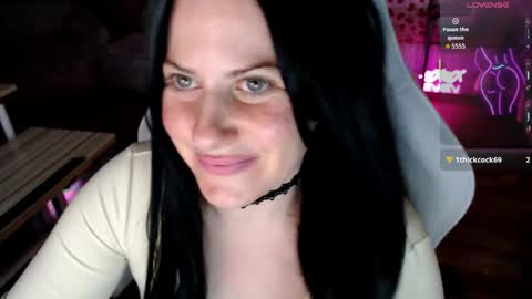 Snapshot of bellastar84 chatting on June 2026 06:27:01 AM Starr40 online show from June 2026 06:27:01 AM