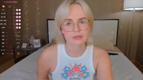 Bella online show from September 2025 12:45:01 AM