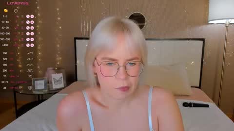 Bella online show from October 2025 12:57:01 AM