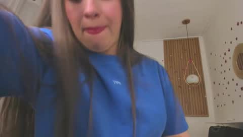 Snapshot of bellawoods_ chatting on May 2026 01:35:02 AM laukyubey online show from May 2026 01:35:02 AM