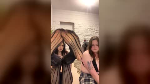 bellaxlauren online show from February 2026 08:51:01 PM