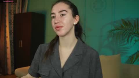 Snapshot of belle_via chatting on June 2026 10:29:02 AM Bella online show from June 2026 10:29:02 AM