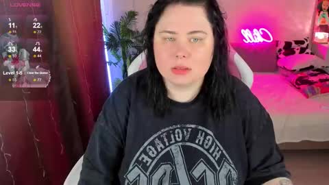 LinaBoo online show from November 2025 01:00:01 PM