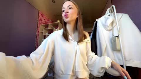 Snapshot of berry_buns chatting on October 2025 05:05:01 AM Sofia online show from October 2025 05:05:01 AM