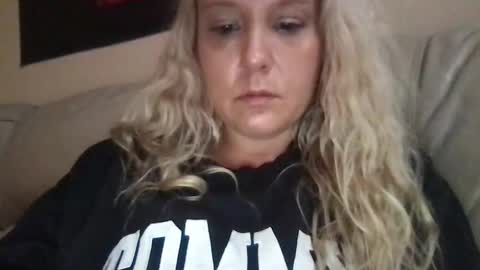 Snapshot of betteroffdeadduh chatting on February 2025 12:09:01 AM that one bitch3 online show from February 2025 12:09:01 AM