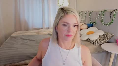 Snapshot of betty_brock chatting on May 2026 01:14:01 AM Betty online show from May 2026 01:14:01 AM