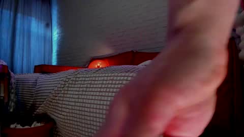 Snapshot of betty_buns chatting on April 2026 04:42:02 PM Kami online show from April 2026 04:42:02 PM