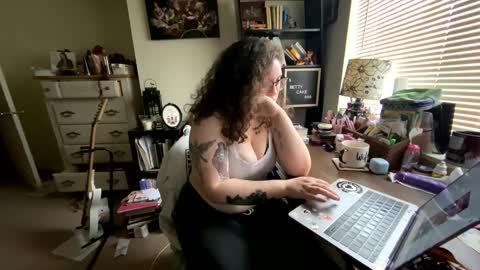 Snapshot of bettycake666 chatting on December 2024 06:12:01 PM Betty Cake online show from December 2024 06:12:01 PM