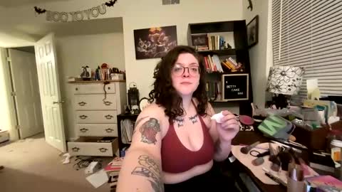Snapshot of bettycake666 chatting on February 2025 03:46:02 AM Betty Cake online show from February 2025 03:46:02 AM