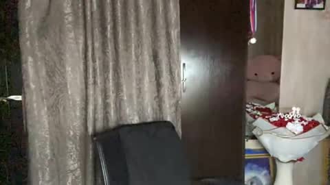 Snapshot of beverleebartus chatting on April 2026 12:13:01 PM Sophie online show from April 2026 12:13:01 PM